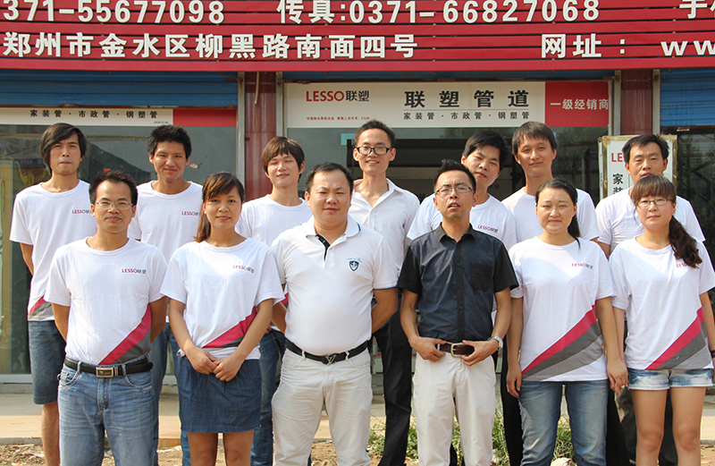 �����E��